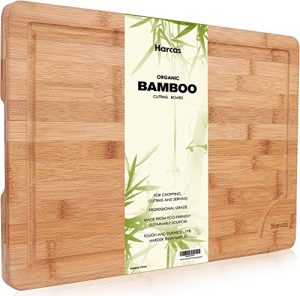 Premium Organic Bambus Schneidebrett von Harcas. Extra große Schneidebrett 44,5 cm x 30 cm x 2 cm. Am besten für Fleisch, Gemüse und Käse. Professional Grade für Stärke und Haltbarkeit. Tropf Groove